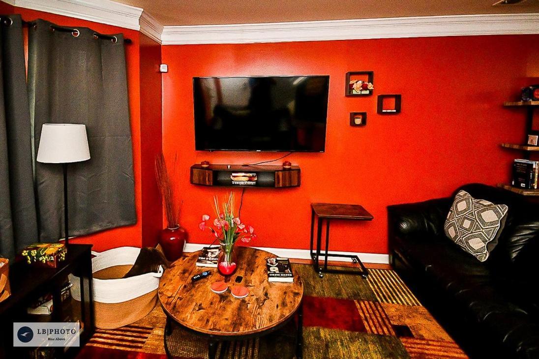 Amazing Large 3 Bed House With King Bed Less Than 10 Miles To Dtwn アトランタ エクステリア 写真