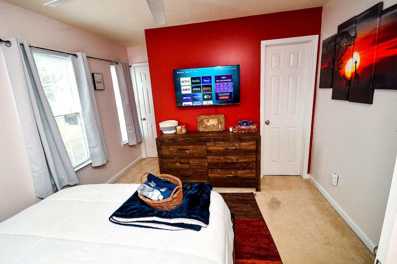 Amazing Large 3 Bed House With King Bed Less Than 10 Miles To Dtwn アトランタ エクステリア 写真