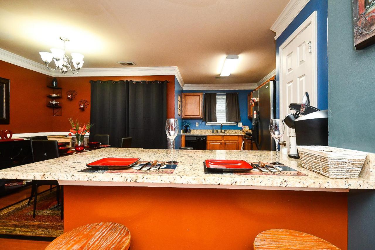 Amazing Large 3 Bed House With King Bed Less Than 10 Miles To Dtwn アトランタ エクステリア 写真
